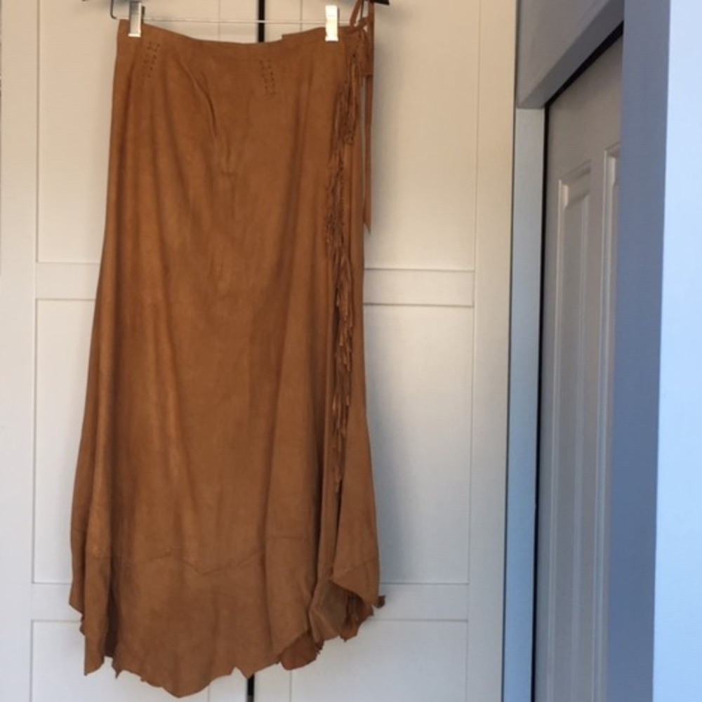 Suede skirt and pullover top - Picture 3 of 4